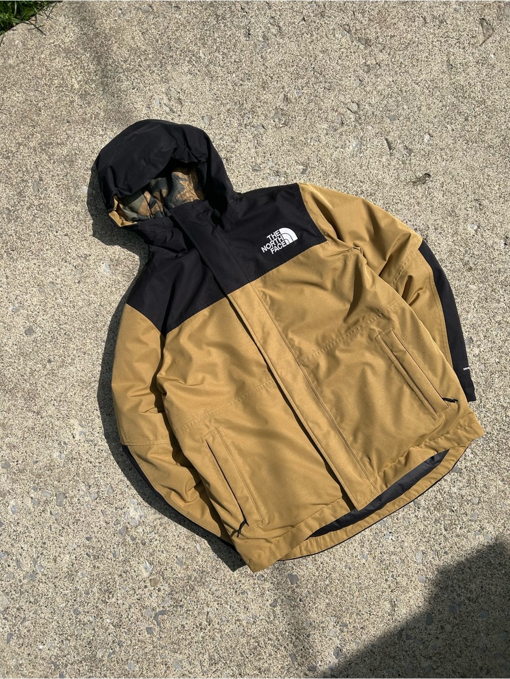 Heavy The North Face Men’s Tan and Black insulated Hooded Jacket